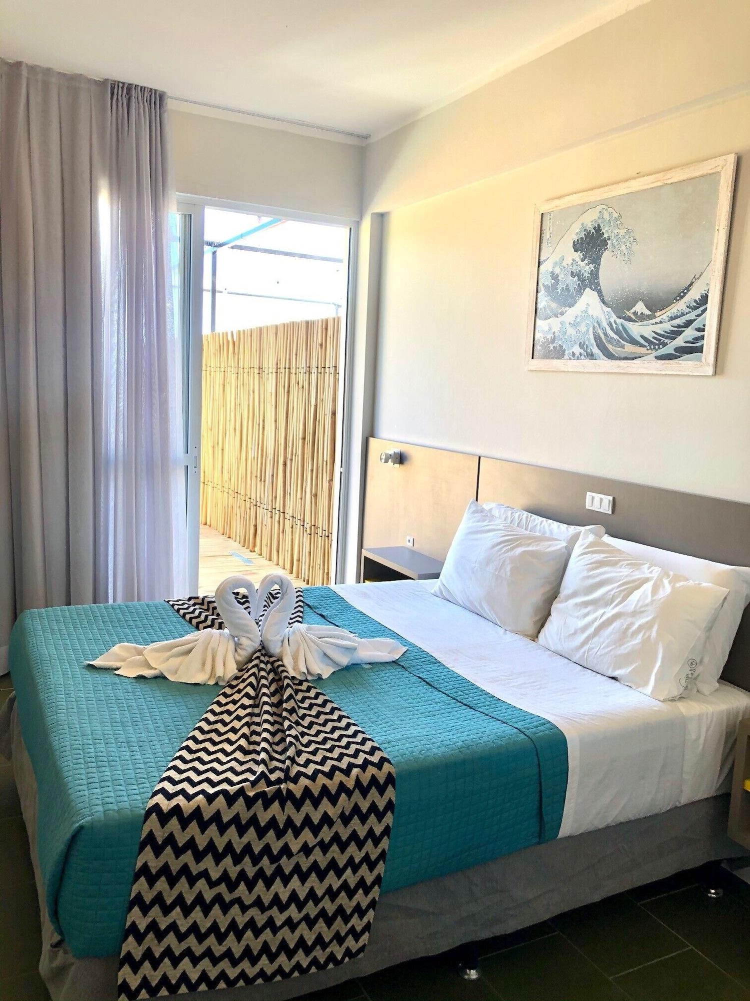 Cris Hotel